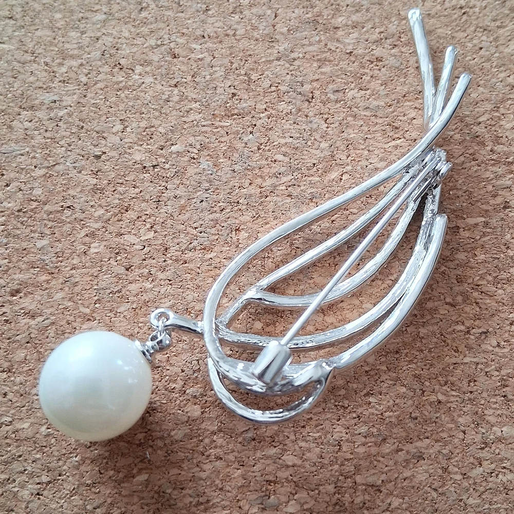 18k White Gold Plated Colorful Brooch With Dangle Shell Pearl